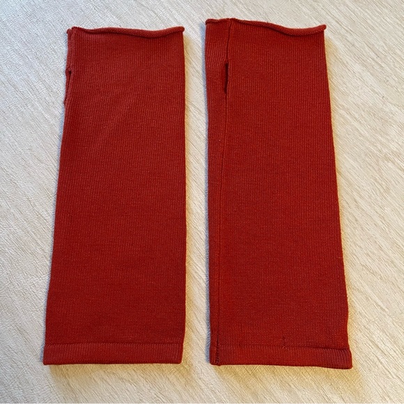 Knit wrist warmers terracotta in color - Picture 5 of 7